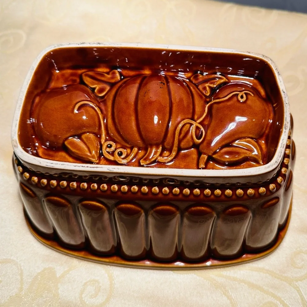 Crate & Barrel,Stoneware Brown Loaf Mold, Pumpkin /Apple,Fall/Harvest. No Chips.